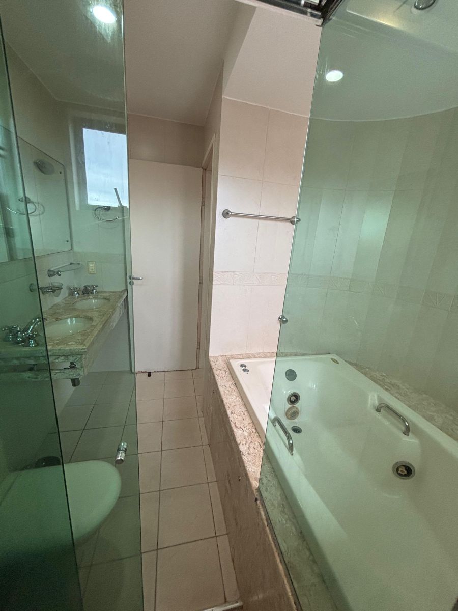 banheiro da su�te master com hidromassagem