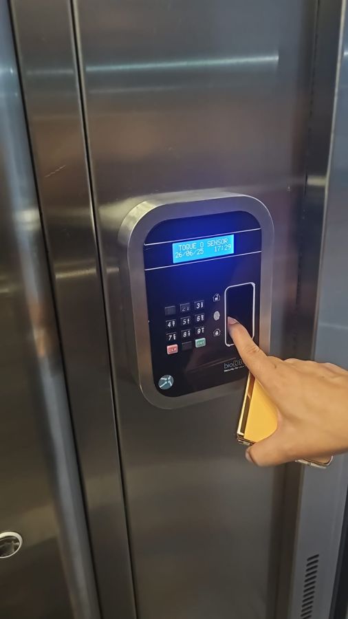 elevador com digital s� sobe se voc� chamar