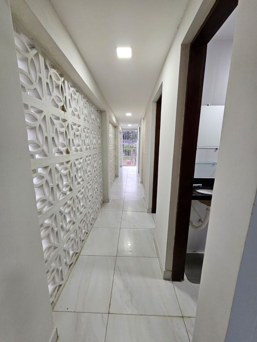 corredor de acesso ao banheiro, �rea de servi�o e su�te