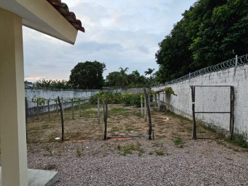 fundos do terreno