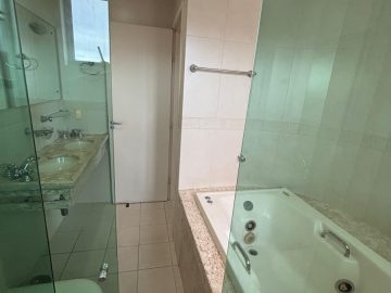 banheiro da sute master com hidromassagem