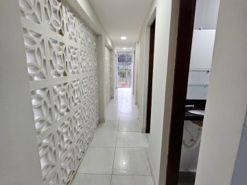 corredor de acesso ao banheiro, rea de servio e sute